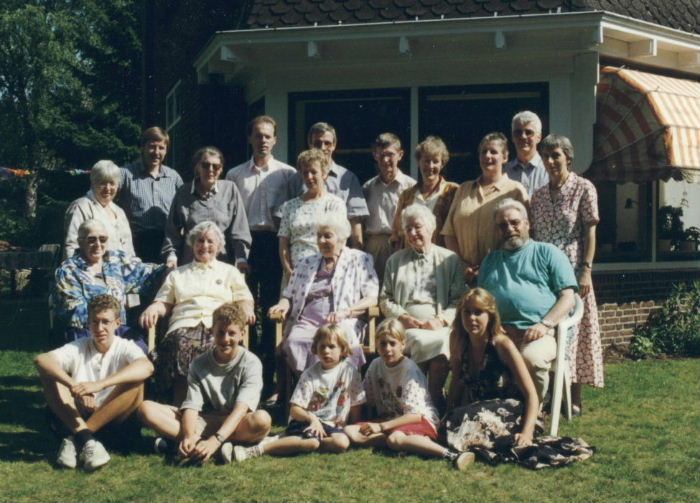 Verjaardag van Josien in de tuin van Sjoerd en Toos